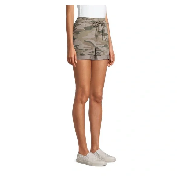 Time and Tru Women's Knit Shorts. Color: Grey Camo - Picture 4 of 6